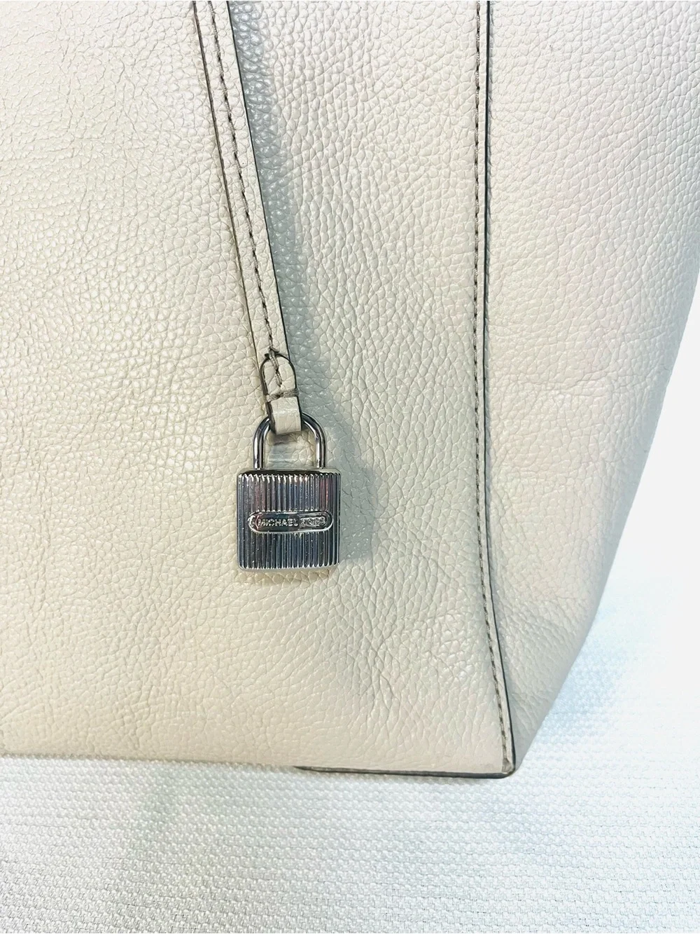 Michael Kors Pebble Leather Beige Cream Tote with Lock Charm - Picture 4 of 16